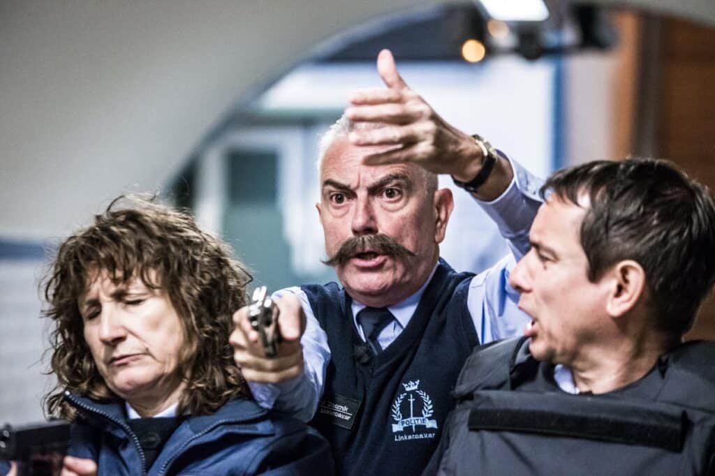 Patrouille Linkeroever: onhandige agenten in actie in Voetgangerstunnel Antwerpen